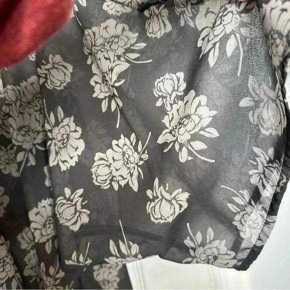 Sheer Kimono Floral Black & White Size  Medium / Large - Picture 13 of 16